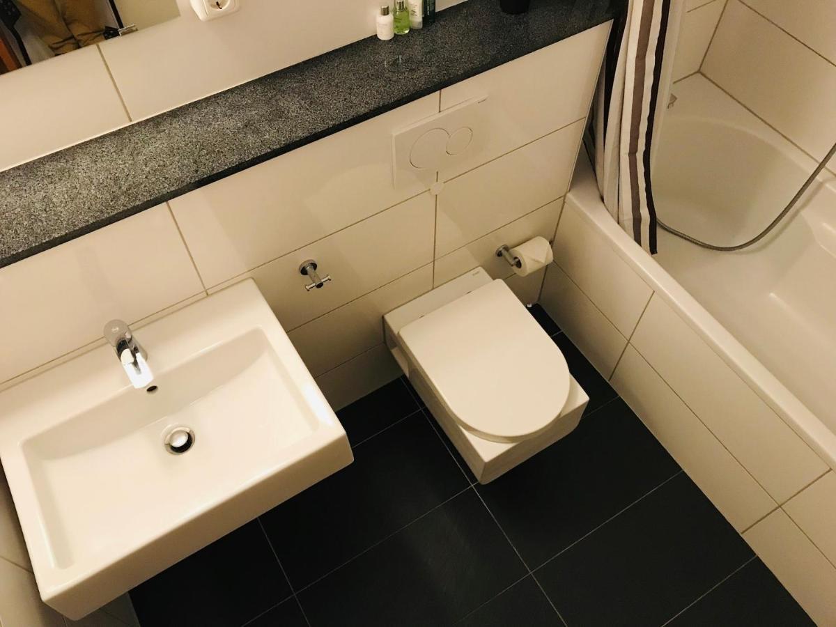 Messe Apartment Koeln West Экстерьер фото